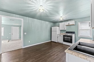 518 Dakota St in Oshkosh, WI - Building Photo - Building Photo