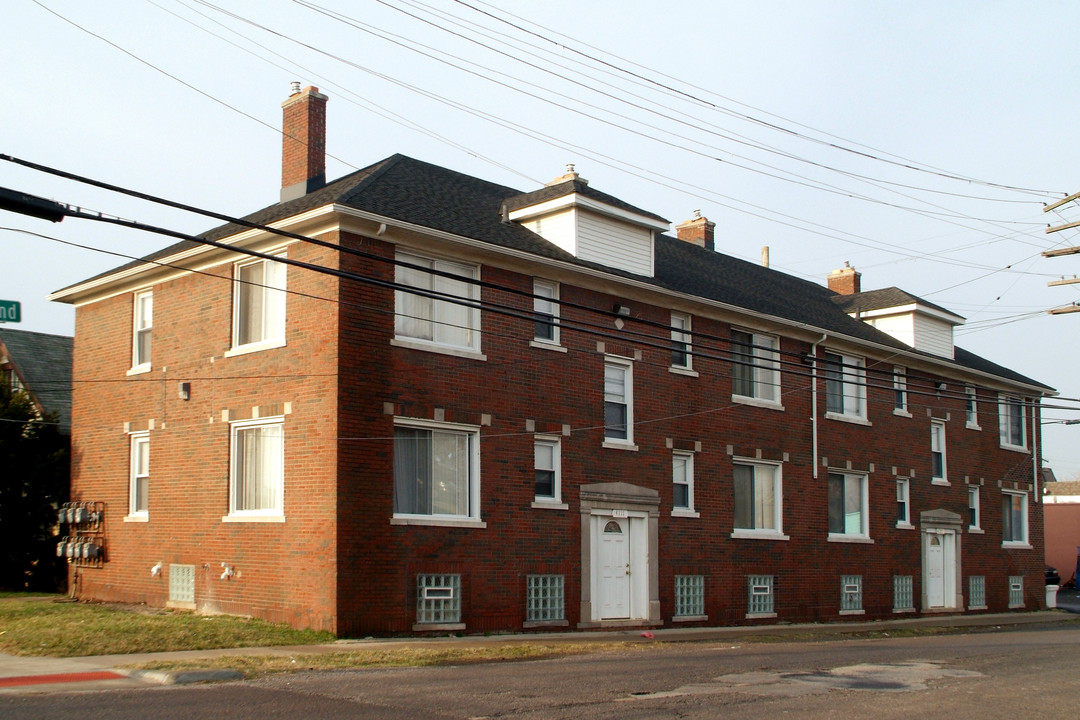 4111 Midland St in Detroit, MI - Foto de edificio