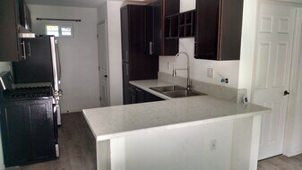 3083 Mission Village Dr in San Diego, CA - Building Photo