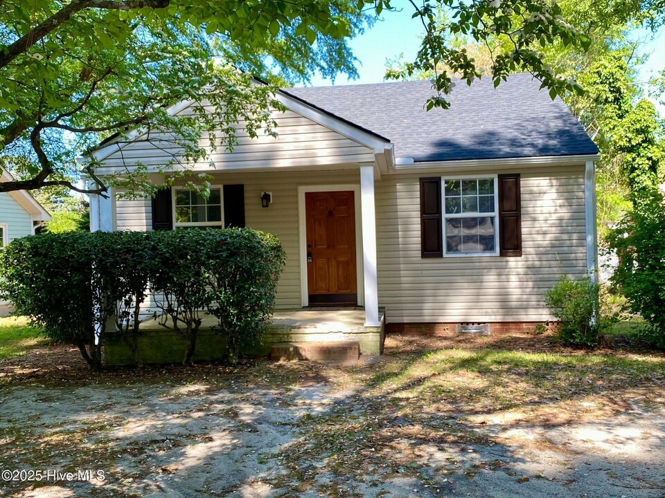 513 W Chapin Rd in Aberdeen, NC - Building Photo