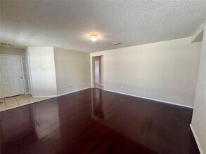 7057 Wax Berry Dr in Dallas, TX - Building Photo - Building Photo