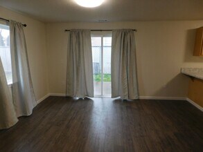 3018 Hollyridge in Salem, OR - Building Photo - Building Photo