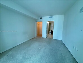 1100 S Miami Ave, Unit 1910 in Miami, FL - Building Photo - Building Photo