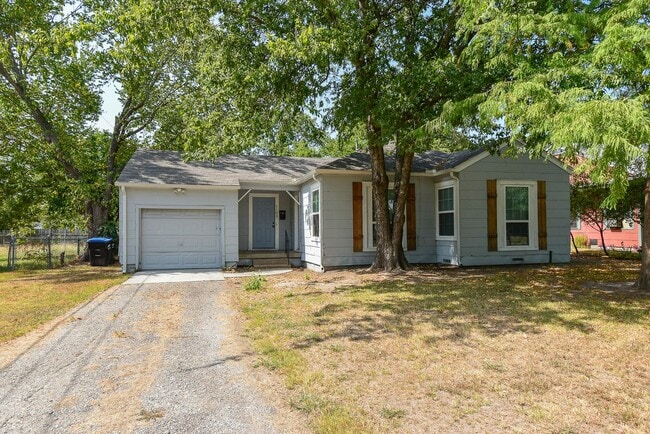 1103 Pecan Ave in Greenville, TX - Foto de edificio - Building Photo