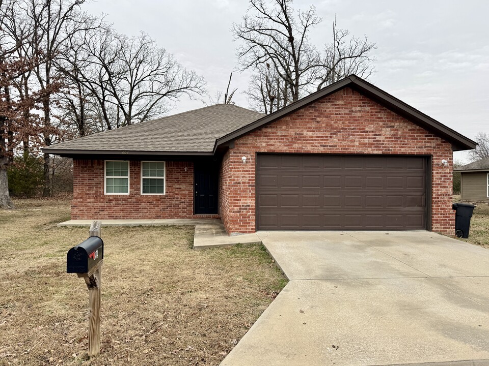 604 Carson Rd in Roland, OK - Building Photo