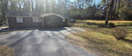 7043 S Goddard Rd in Lithonia, GA - Foto de edificio - Building Photo