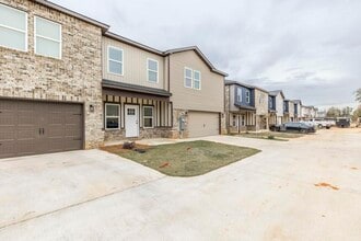 316 Beau Claire Cir in Byron, GA - Building Photo - Building Photo