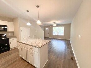 2073 N Ford St in Clarksville, TN - Foto de edificio - Building Photo