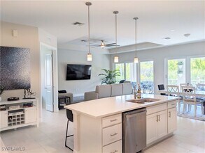 178 Indies Dr E in Naples, FL - Foto de edificio - Building Photo