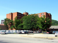 Mill Pond Towers in Dover, NJ - Foto de edificio - Building Photo