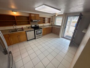 3717 Manini Way in Honolulu, HI - Building Photo - Building Photo