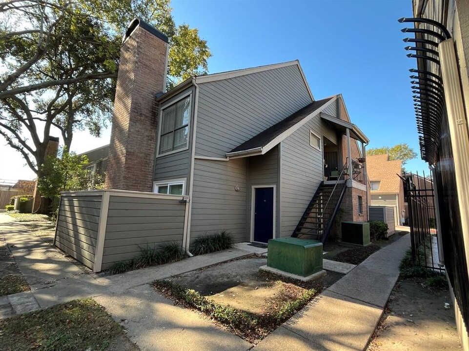 6601 Sands Point Dr in Houston, TX - Building Photo