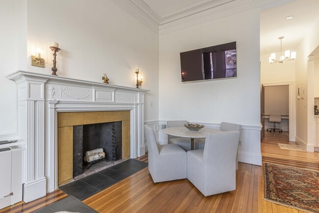 462 Beacon St, Unit 22 in Boston, MA - Building Photo - Building Photo