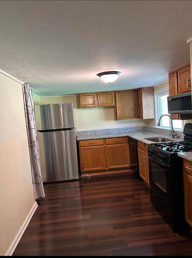100 Kings Ridge Dr, Unit Downstairs Unit