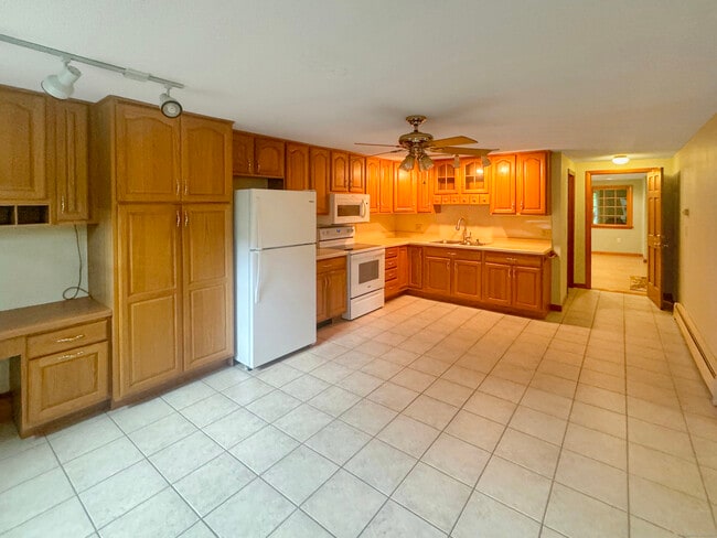 85 Debbie Dr in South Windsor, CT - Building Photo - Building Photo