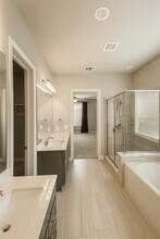 10292 Bayou Oaks Dr in Shenandoah, TX - Building Photo - Building Photo