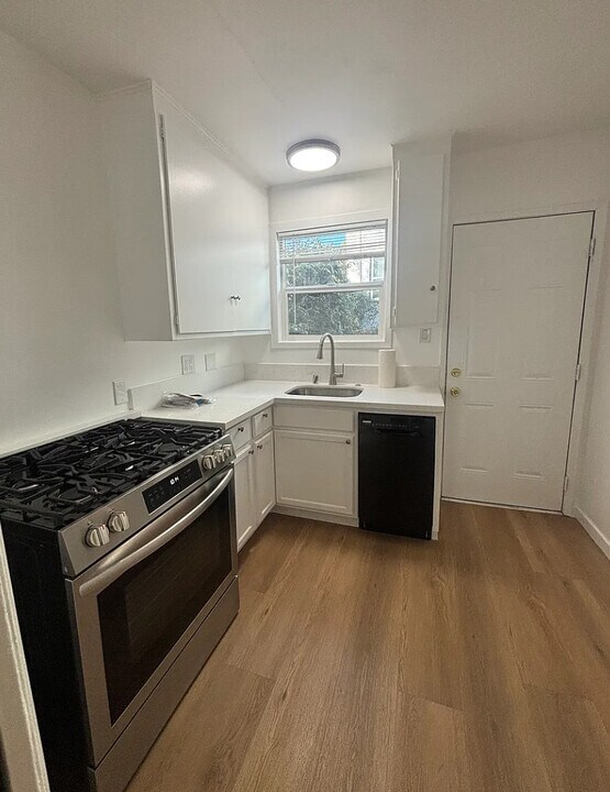 13207-13213 Oxnard St in Van Nuys, CA - Foto de edificio