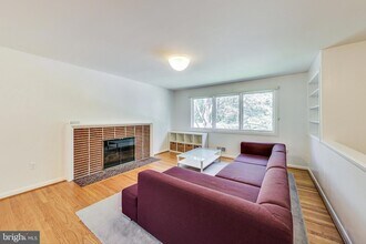 6515 E Halbert Rd in Bethesda, MD - Building Photo - Building Photo