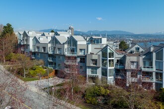 Gatehouse Place in New Westminster, BC - Building Photo - Building Photo