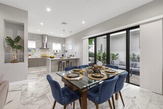 8234 NW 46th Terrace in Doral, FL - Building Photo - Building Photo