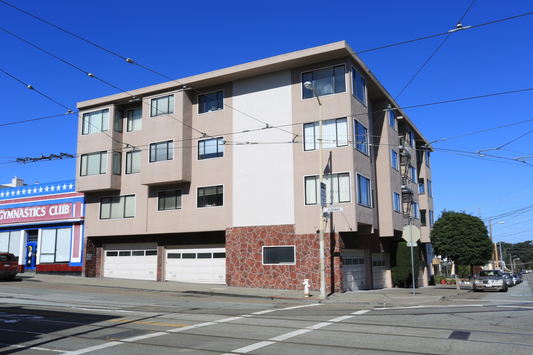 2440 Judah St in San Francisco, CA - Building Photo