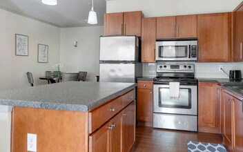 1100 Ashwood Pkwy in Atlanta, GA - Building Photo - Building Photo