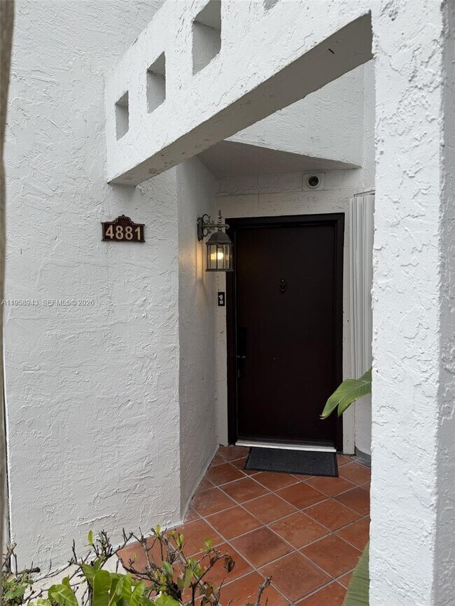 4881 NW 97th Pl in Doral, FL - Building Photo - Building Photo
