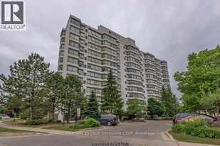 744 Wonderland Rd S in London, ON - Building Photo