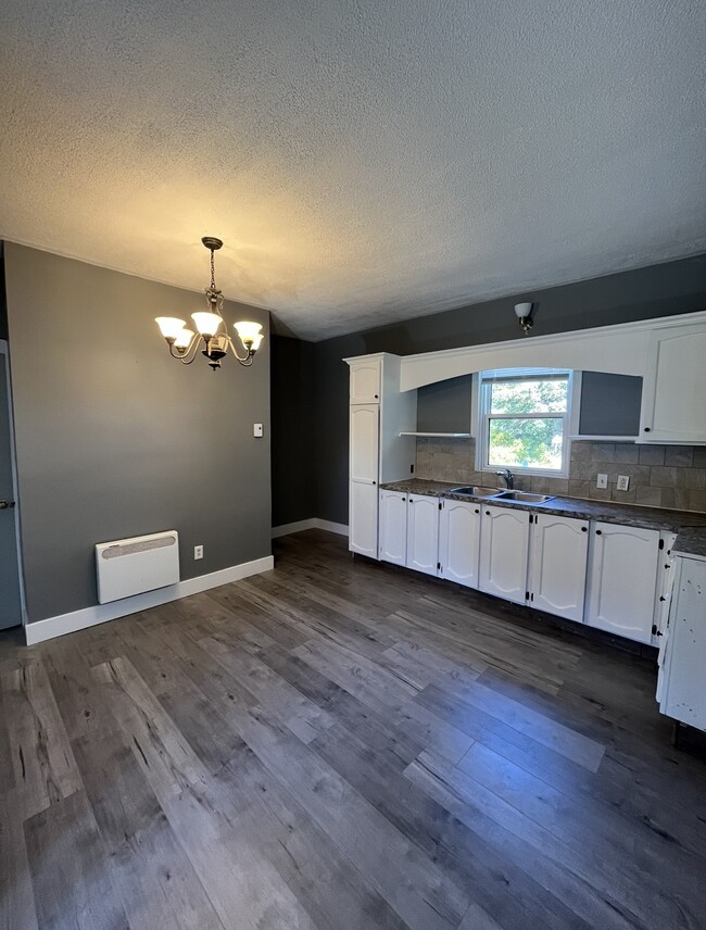 998-998 Riverside Dr in Bathurst, NB - Building Photo - Building Photo