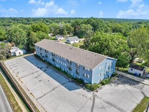 Goldbriar Chateau in Des Moines, IA - Foto de edificio - Building Photo