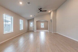 250 Eagleville Dr in Alvin, TX - Building Photo - Building Photo