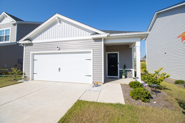 410 Middlebury Ln in Hopkins, SC - Building Photo - Building Photo