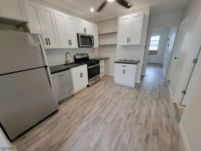 14 Wilson St in Clifton, NJ - Building Photo - Building Photo