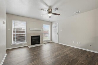 2808 Sunset Strip Dr in Glenn Heights, TX - Foto de edificio - Building Photo