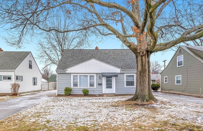 property at 27151 Farringdon Ave