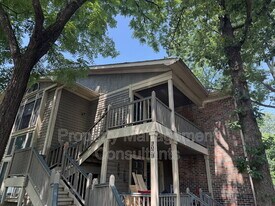 2083 Woodlawn Dr SW in Huntsville, AL - Building Photo