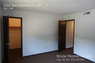 1040 Brookshire Ct in Belleville, IL - Building Photo - Building Photo