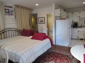 47 Granite St in Rockport, MA - Building Photo - Building Photo