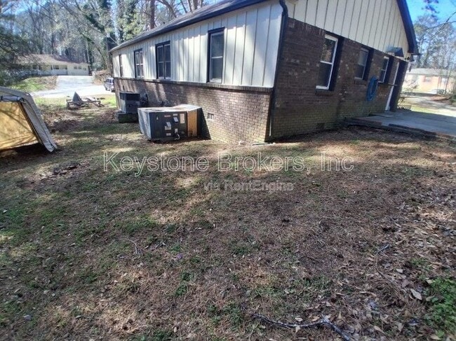 4910 Valley Dale Dr SW in Lilburn, GA - Building Photo - Building Photo