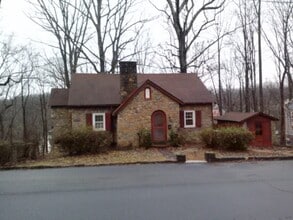 2619 Jefferson Park Cir in Charlottesville, VA - Foto de edificio - Building Photo