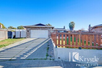 160 Chapman Ct in Vallejo, CA - Building Photo - Building Photo