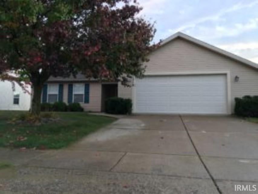 1319 Shining Armor Ln in West Lafayette, IN - Building Photo
