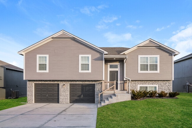 property at 1100 NW High View Dr