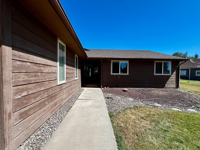213 Donelson Ln in Yakima, WA - Building Photo - Building Photo