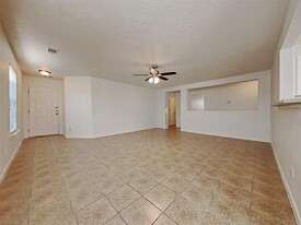 3402 Legends Garden Dr in Spring, TX - Foto de edificio - Building Photo