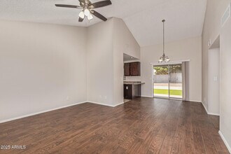 950 E Wickieup Ln in Phoenix, AZ - Building Photo - Building Photo