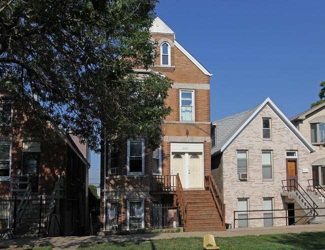 3242 S Hoyne Ave in Chicago, IL - Building Photo - Building Photo