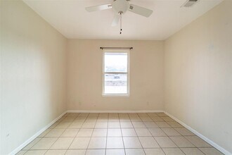 1738 Rutland Dr in Austin, TX - Building Photo - Building Photo