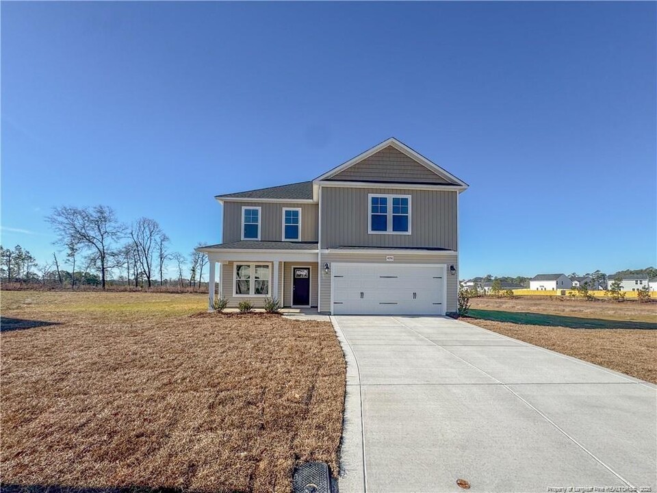 4050 Racking Horse Rd in Hope Mills, NC - Building Photo