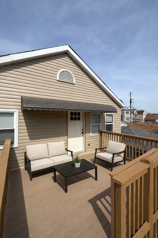 2744 W 38th Pl, Unit Coach House